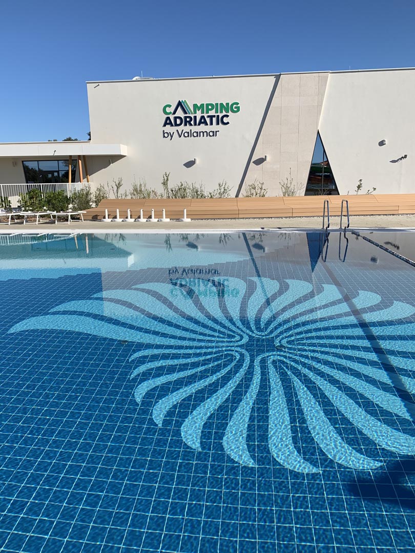 CAMPING-ADRIATIC-BY-VALMAR-FUNTANA-HRVASKA-BAZENSKA-KERAMIKA-LOKAR-ZASTOPSTVA