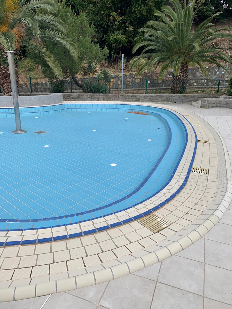 DEBELI-RTIC-SLOVENIJA-BAZENSKA-KERAMIKA-LOKAR-ZASTOPSTVA