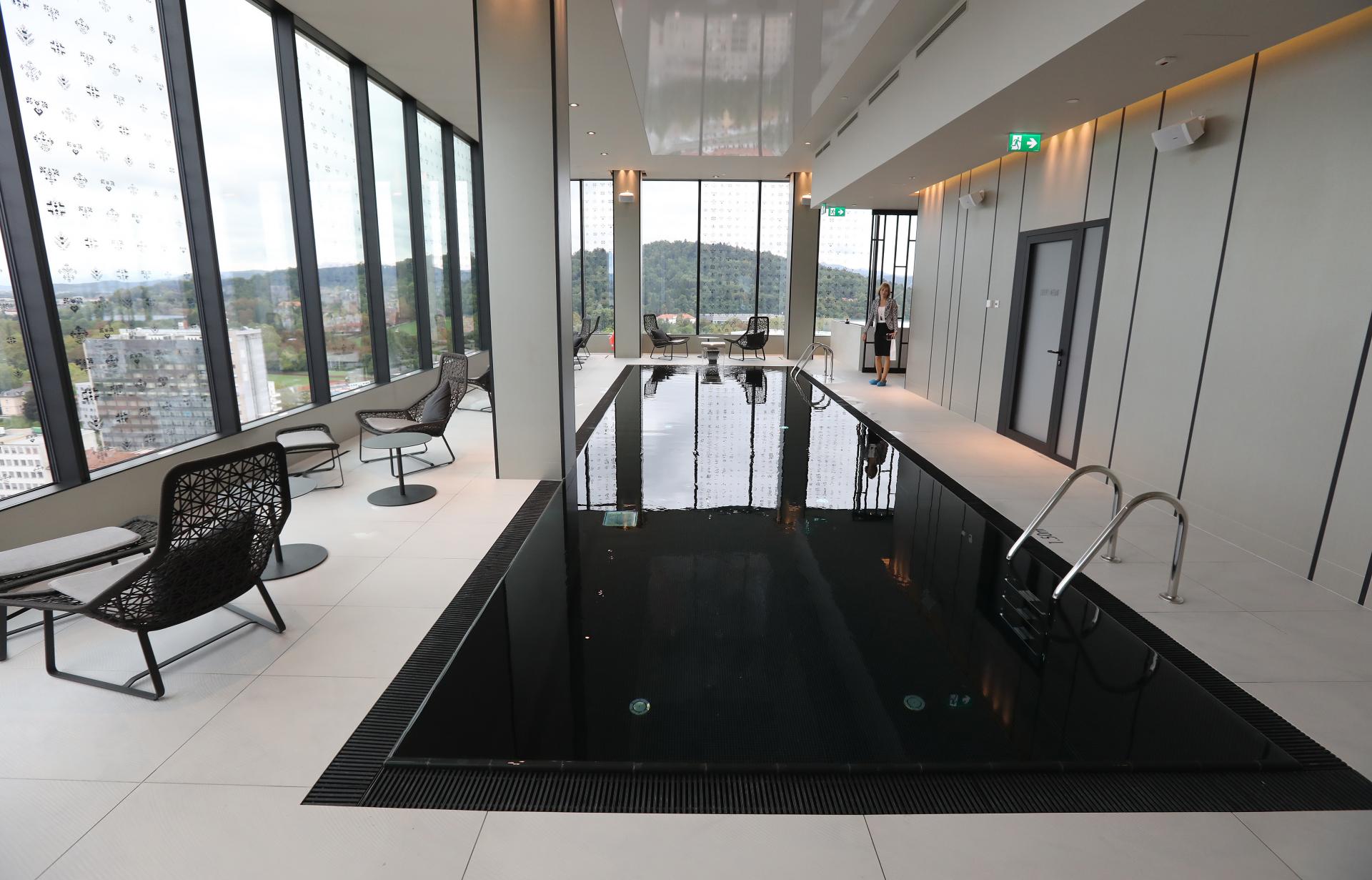 HOTEL-INTERCONTINENTAL-LJUBLJANA-WIESBADEN-PRELIVI-AGROB-BUCHTAL-BAZENSKA-KERAMIKA-LOKAR-ZASTOPSTVA