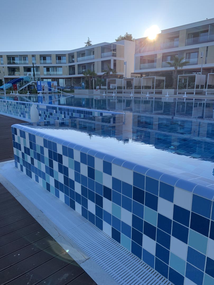 HOTEL-MAREA-BY-VALAMAR-POREC-HRVASKA-BAZENSKA-KERAMIKA-LOKAR-ZASTOPSTVA